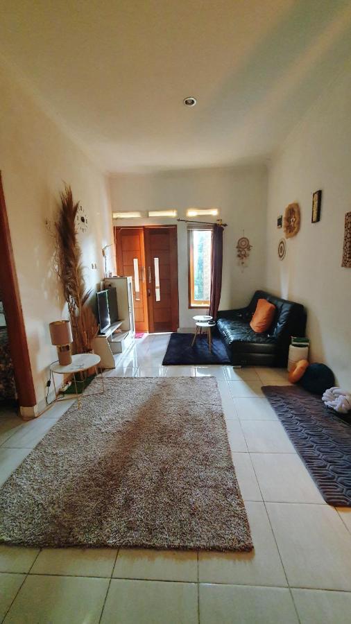 House In Bekasi Timur Villa Exteriör bild